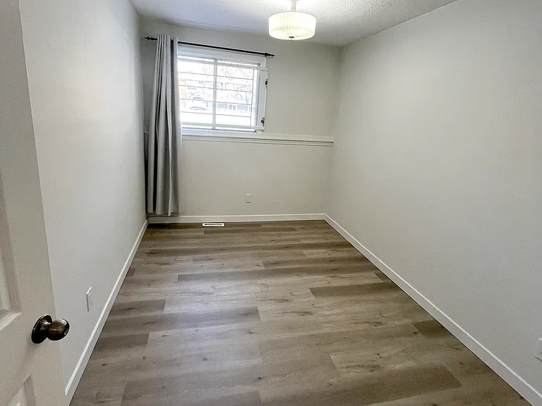 6119 Bowness Rd NW — Photo 12