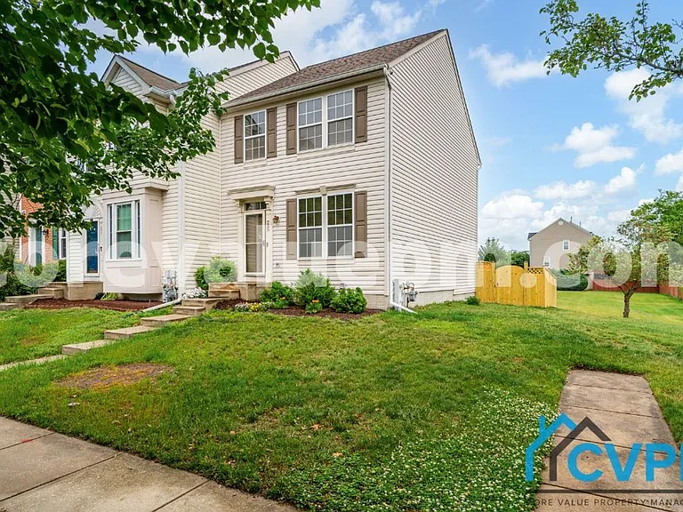 255 Seneca Ter — Photo 2