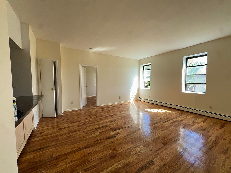 1st image of 89 Wolfs Ln #30