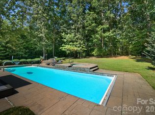 1300 Longleaf Ct, Matthews, NC 28104