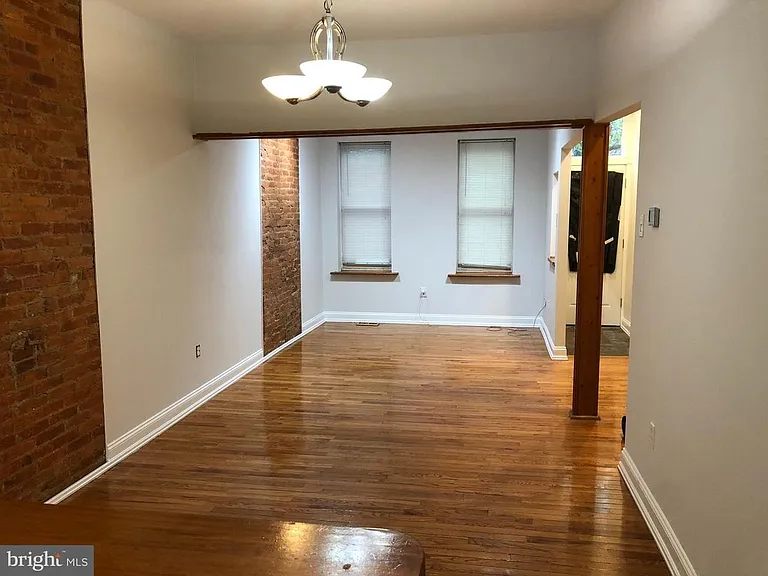 327 Point St — Photo 4