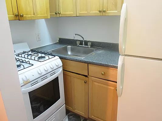 3rd image of 1625 Lexington Ave #3A