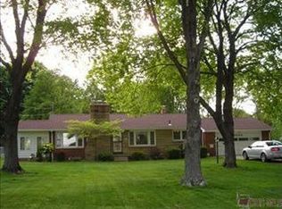 3290 Ethan Allen Rd, Barberton, OH 44203