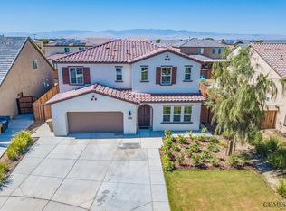 9709 Dutchman Peak Ln, Bakersfield, CA