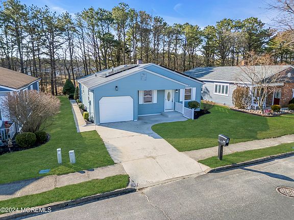 3rd image of 183 Freeport Boulevard
