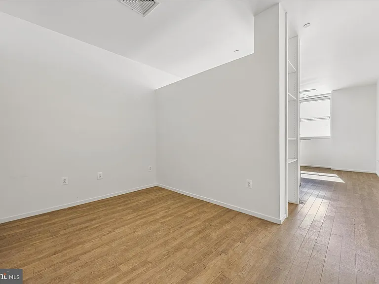 1015-1021 W Lancaster Ave #210-212 — Photo 11