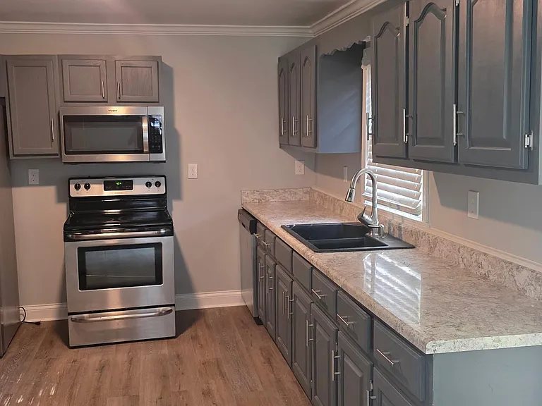 325 S Plymouth Rd NW — Photo 9