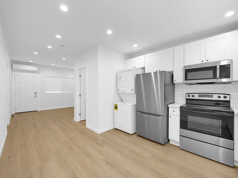 2210 Pine Ave #A — Photo 7