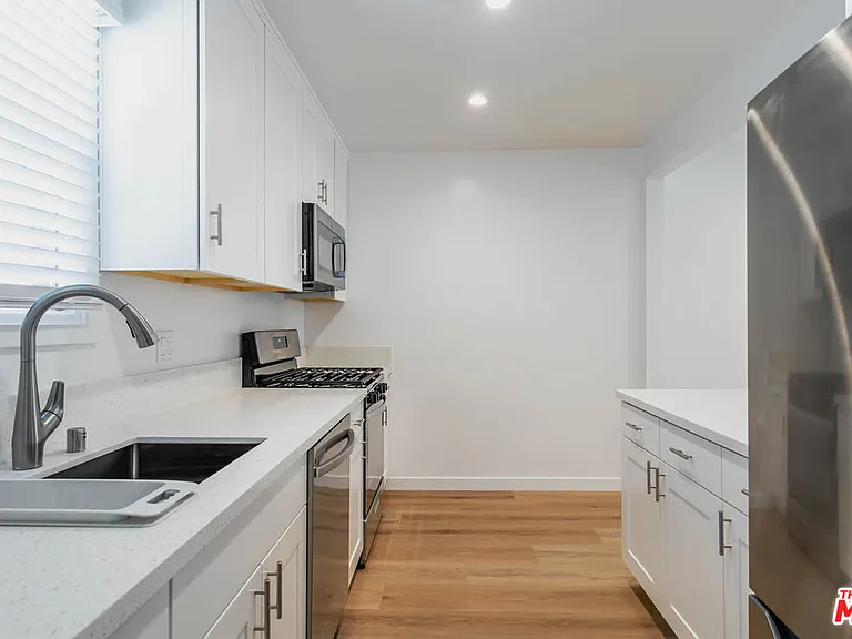 815 W Glenoaks Blvd #A — Photo 14