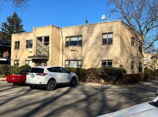 1141 Deerfield Rd APT 4C, Deerfield, IL 60015