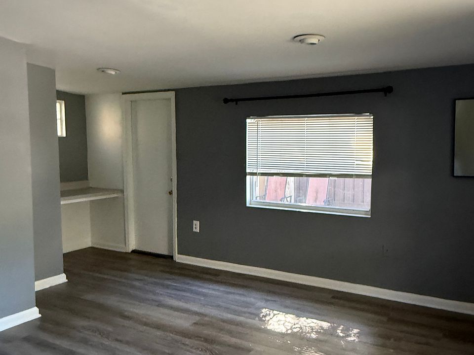 1st image of 19 Hill Ave #19