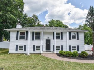 1 Mirror Pl, Oak Ridge, NJ 07438