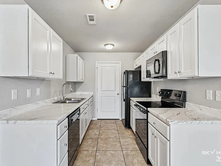 Haden Holly Station - Duplexes & Townhomes in Siloam Springs, AR — Photo 35