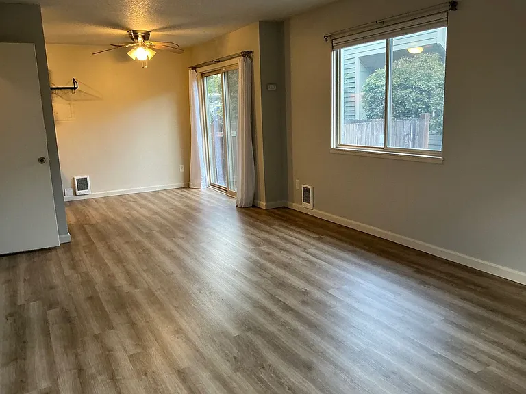 2535 SE 119th Ave #6 — Photo 6