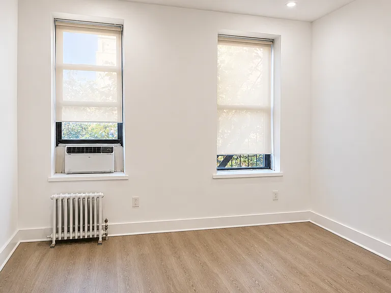 552 11th St #2L — Photo 7