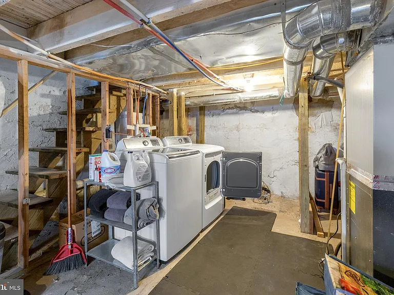 2652 Livingston St — Photo 11