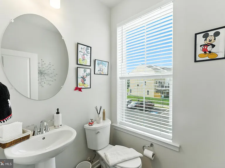 406 Honeyberry Ln — Photo 17