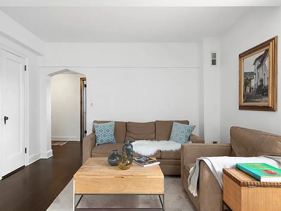 4th image of 200 E 16th St APT 14L