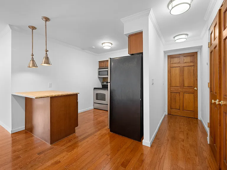 141 Great Neck Rd #2G — Photo 16