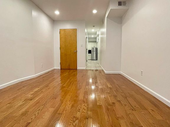 4th image of 369 W 126th St #2GARDEN
