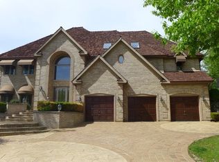 690 Timber Ridge Dr, Bartlett, IL 60103