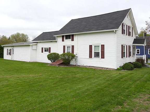3rd image of 122 Maple St
