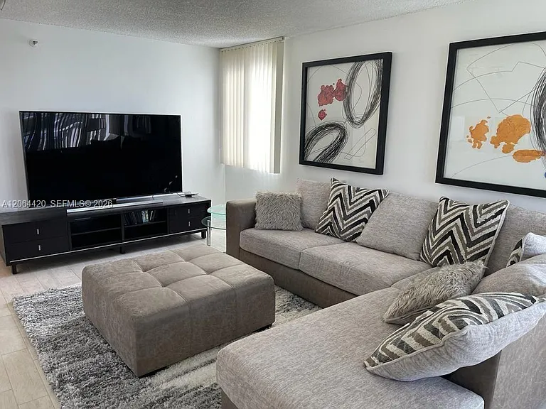 800 N Miami Ave #E-509 — Photo 3