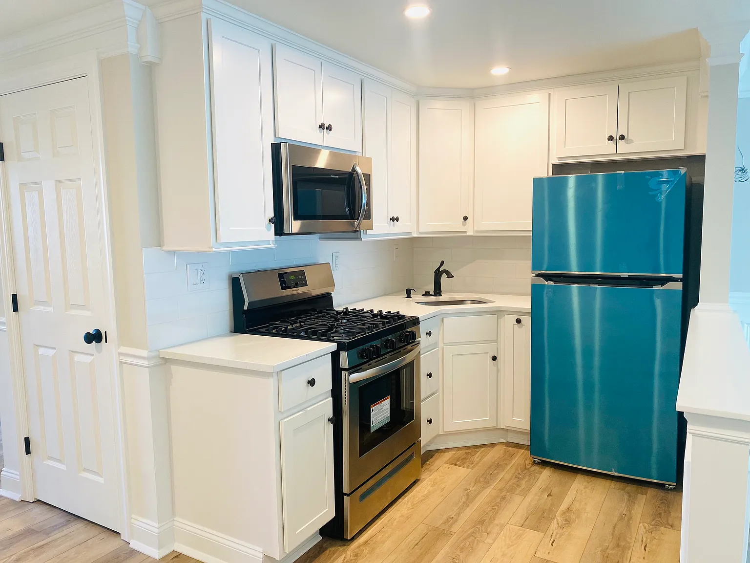 2 bed, 1025 sqft, $2,100 — Photo 4