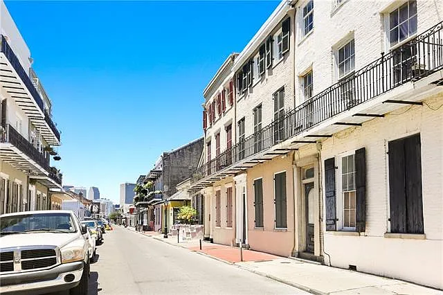 1 bed, 700 sqft, $1,600 — Photo 2
