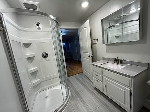 Main bathroom