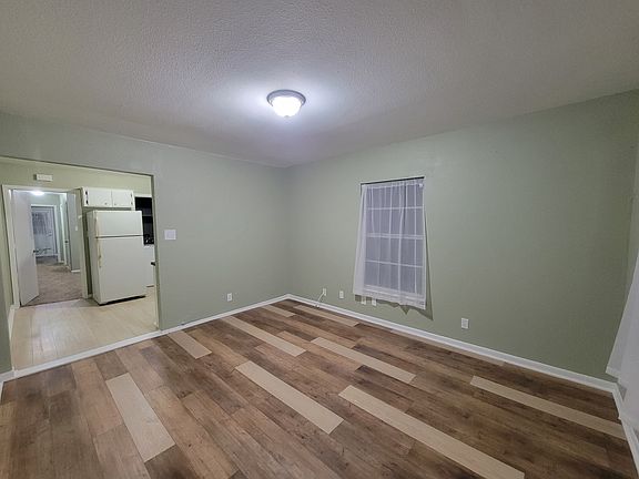 3rd image of 265 Rosebud Ln