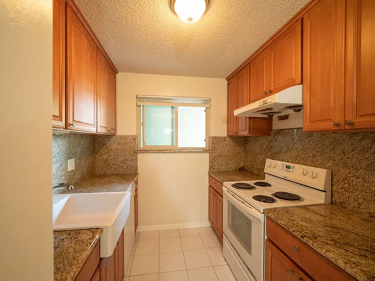 1509 Hearst — Photo 3