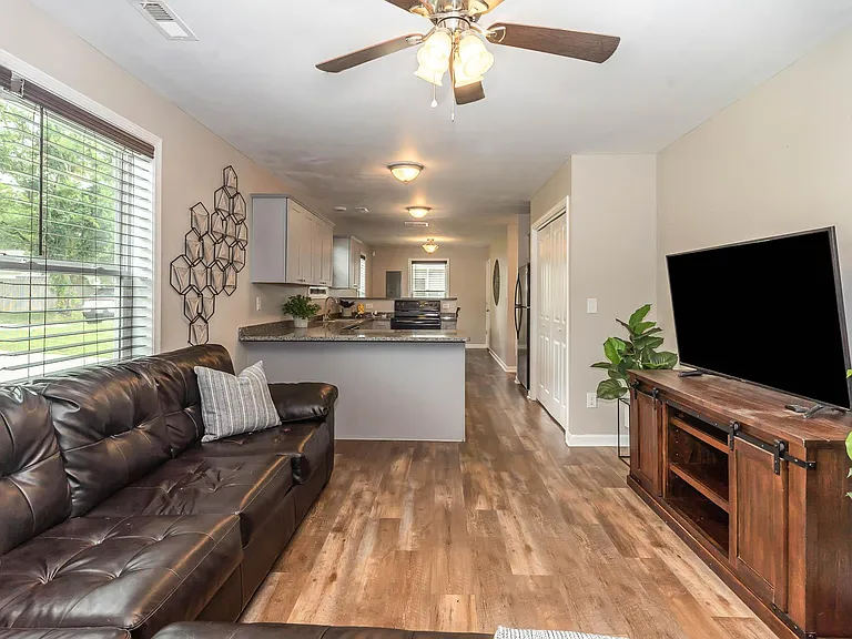 908 Mapleash Ave — Photo 13