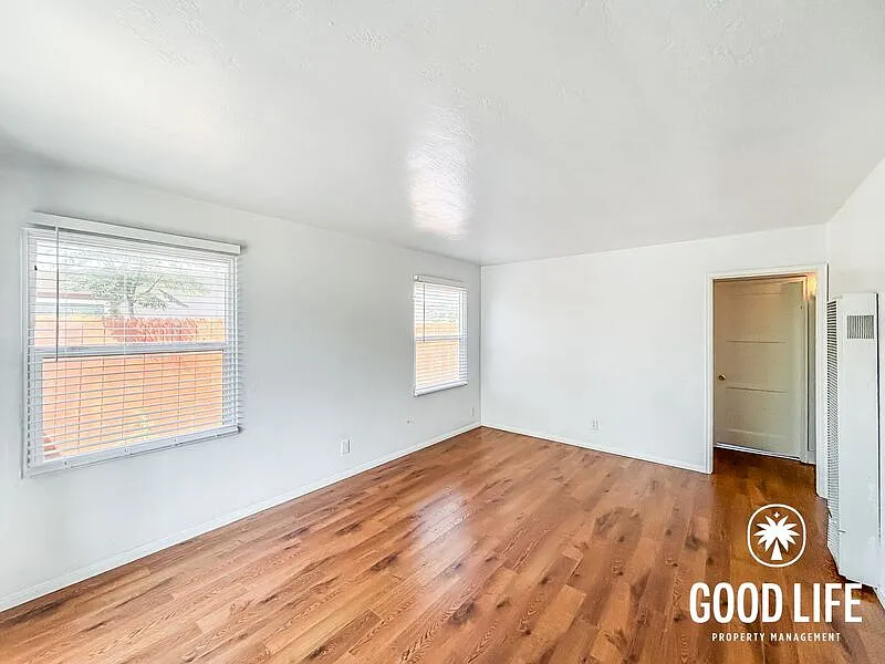 2 bed, 1.0 bath, 980 sqft, $3,250 — Photo 2
