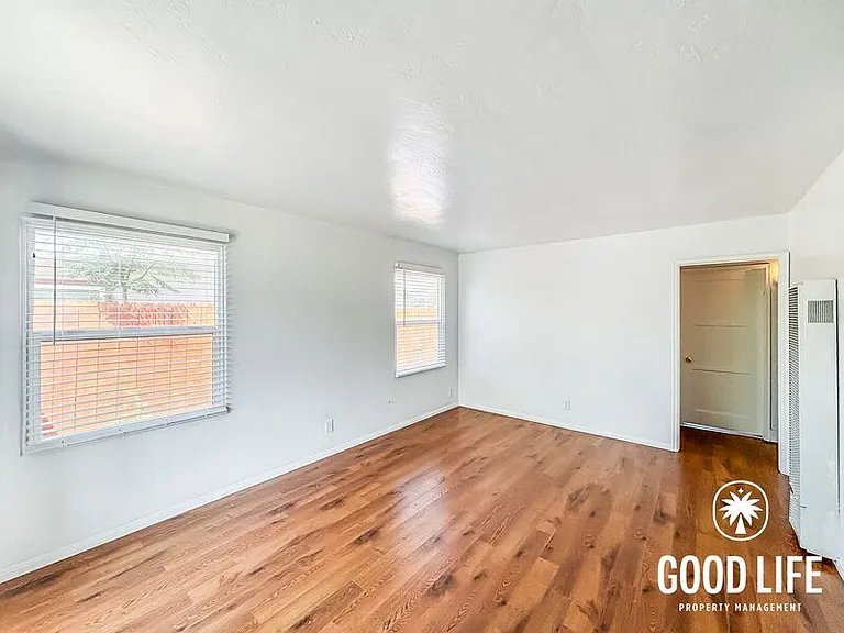 6074 Rock St — Photo 2