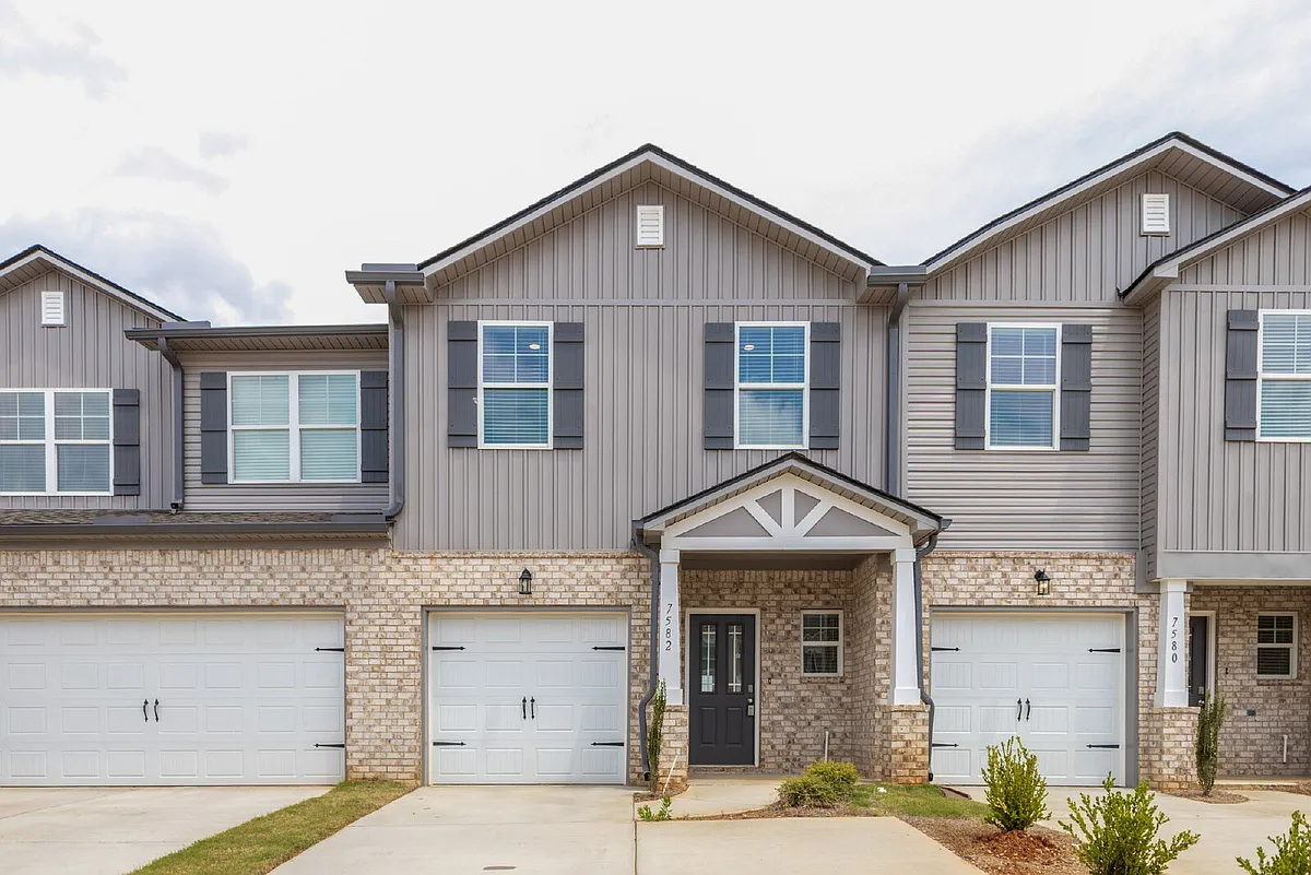 Building Photo - 7580 Discovery Point Dr NW