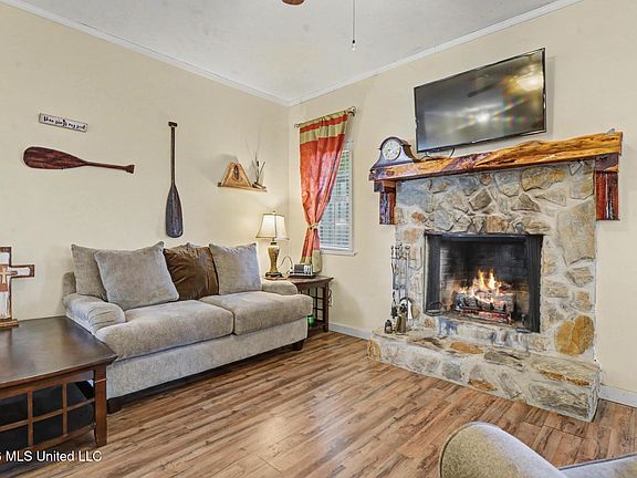 4th image of 2221 Basin Central Rd