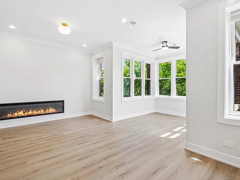 1540 W Rosemont Ave #3 — Photo 4
