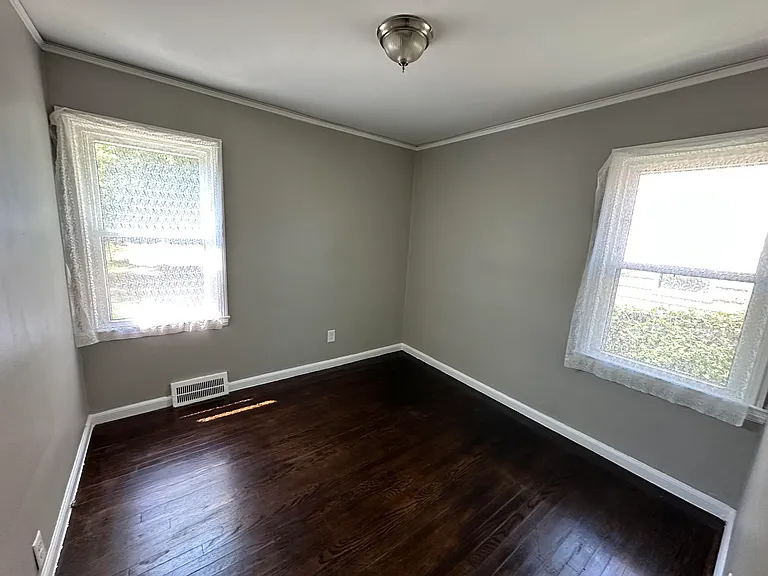 19154 Washtenaw St — Photo 11