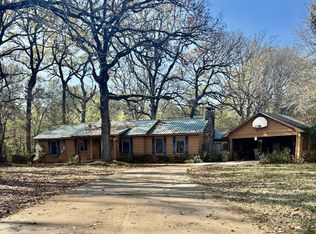 203 Garden Rd, Hooks, TX 75561