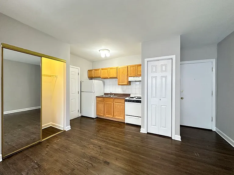 914 W Dakin St #11 — Photo 13
