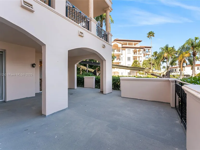 19112 Fisher Island Dr #19112 — Photo 3