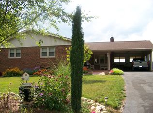 202 Webster Rd, Mount Airy, NC 27030