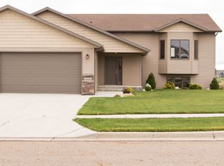 4909 Pumice Loop, Bismarck, ND 58503