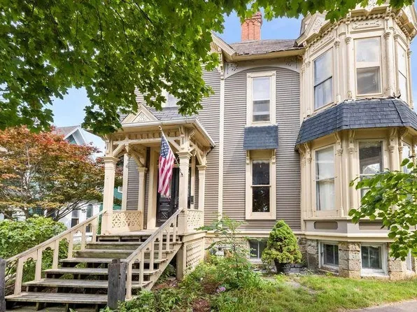 222 S 1st St, Rockford, IL 61104