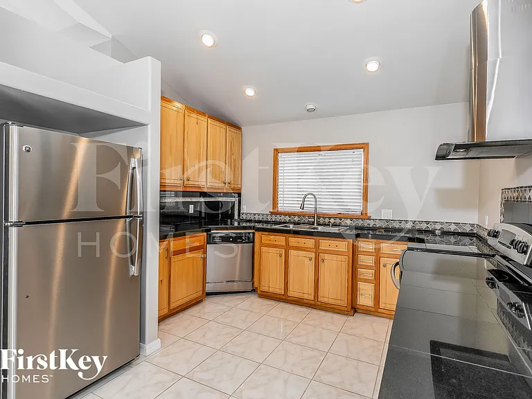 1003 Faircloth Ct — Photo 5