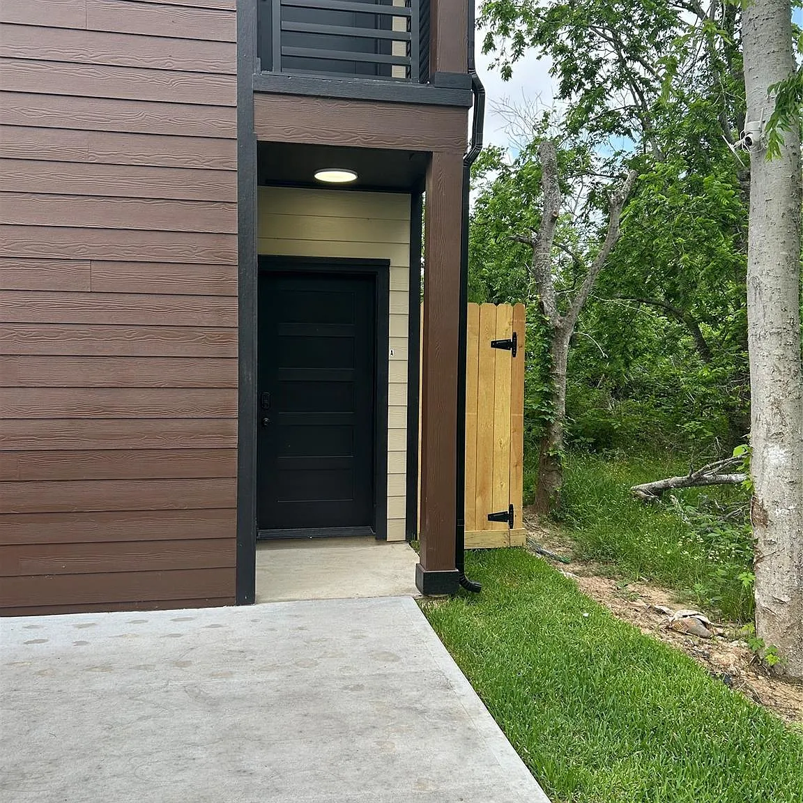 2 bed, 1.0 bath, 982 sqft, $1,650 — Photo 1
