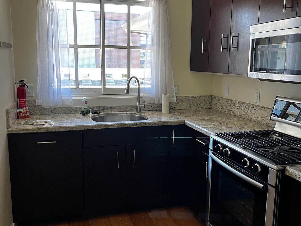 2nd image of 2628 Telegraph Ave APT 403