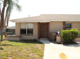 511 SE 5th Pl, Cape Coral, FL