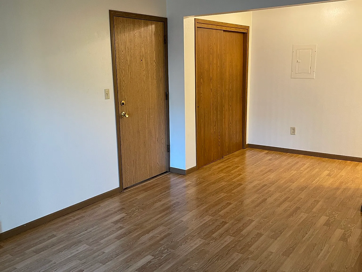 618 E Burlington St — Photo 4